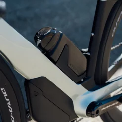 Orbea Orca Aero M10iLTD Disc Road Bike 2022 -Zone3 || Orbea || Pas Normal Studios store Orbea Orca Aero M10iLTD Disc Road Bike 2022 Silver Green 3