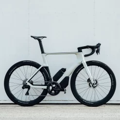 Orbea Orca Aero M10iLTD Disc Road Bike 2022 -Zone3 || Orbea || Pas Normal Studios store Orbea Orca Aero M10iLTD Disc Road Bike 2022 Silver Green 6