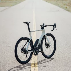 Orbea Orca Aero M10iLTD Disc Road Bike 2022 -Zone3 || Orbea || Pas Normal Studios store Orbea Orca Aero M10iLTD Disc Road Bike 2022 Silver Green 7