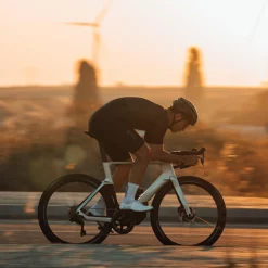 Orbea Orca Aero M10iLTD Disc Road Bike 2022 -Zone3 || Orbea || Pas Normal Studios store Orbea Orca Aero M10iLTD Disc Road Bike 2022 Silver Green 9