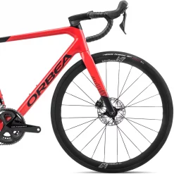Orbea Orca M20TEAM Disc Road Bike 2022 -Zone3 || Orbea || Pas Normal Studios store Orbea Orca M20TEAM Disc Road Bike 2022 Coral Black 2