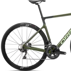 Orbea Orca M20TEAM Disc Road Bike 2022 -Zone3 || Orbea || Pas Normal Studios store Orbea Orca M20TEAM Disc Road Bike 2022 Military Green 1