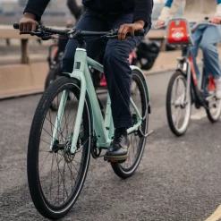 Orbea Vibe H10 EQ Electric Hybrid Bike 2021 -Zone3 || Orbea || Pas Normal Studios store Orbea Vibe H10 EQ Electric Hybrid Bike 2021 Light Green 4